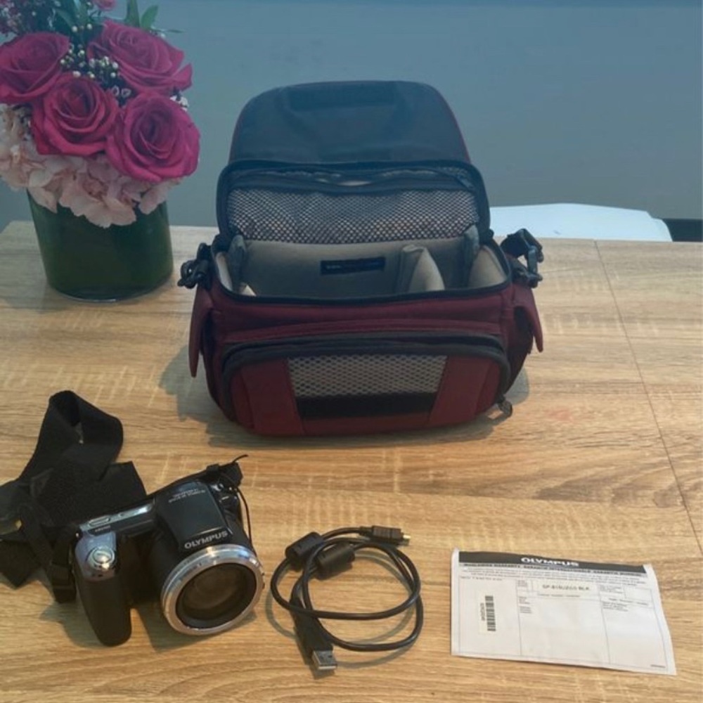 Olympus Sp-815uz 14mp Digital Camera + Travel Bag